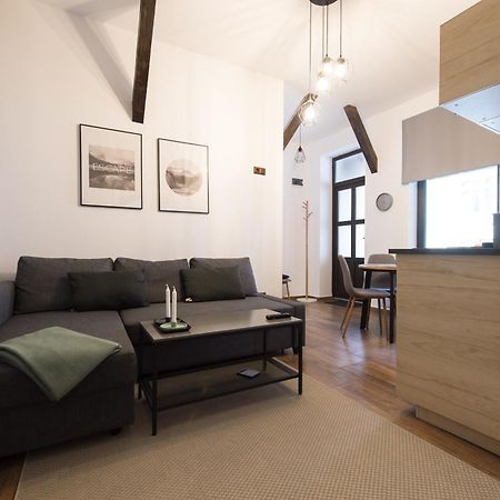 Lovely Brasov Flat With Patio And Mountain Views Braşov Exterior foto
