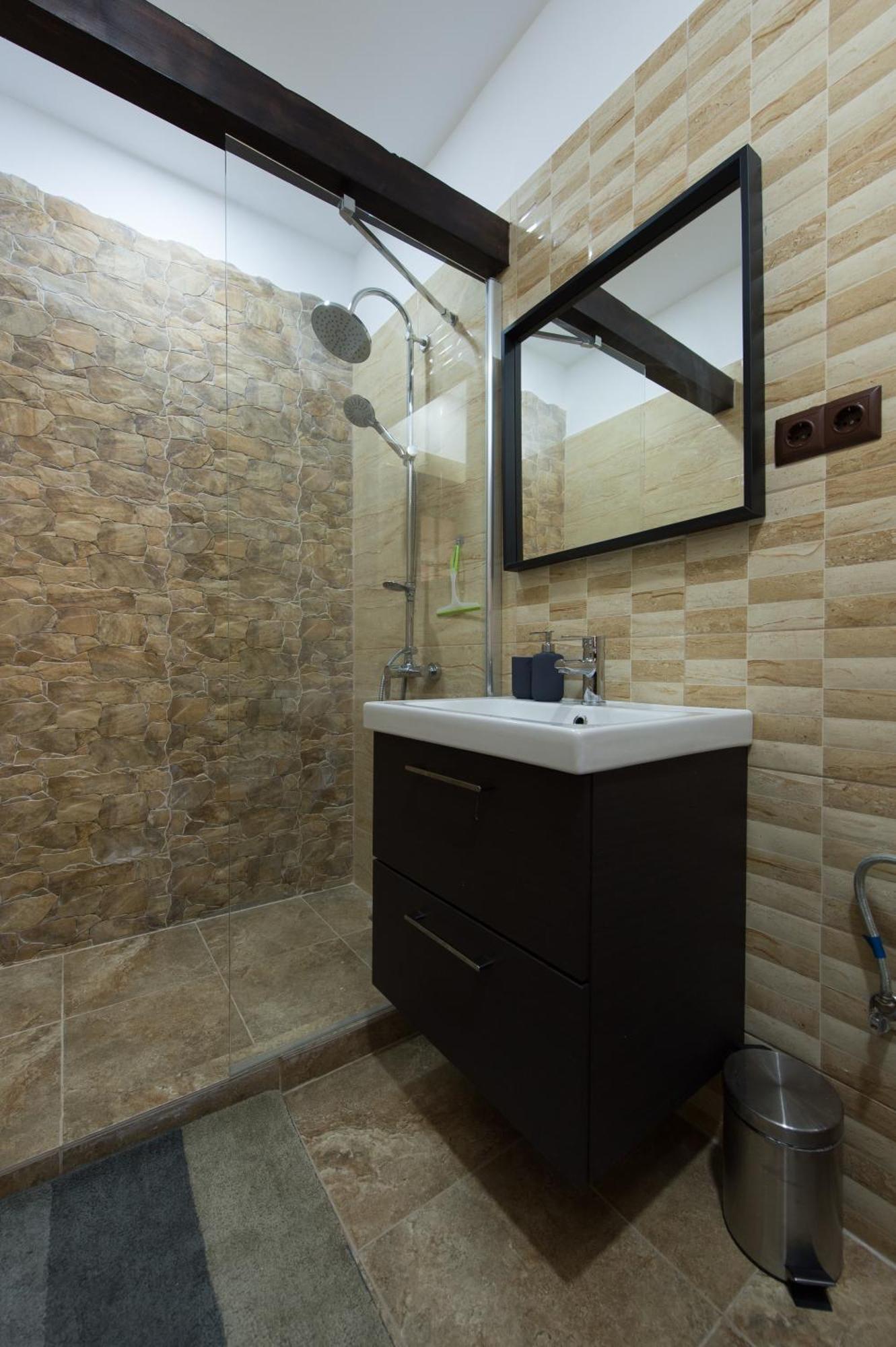 Lovely Brasov Flat With Patio And Mountain Views Braşov Exterior foto