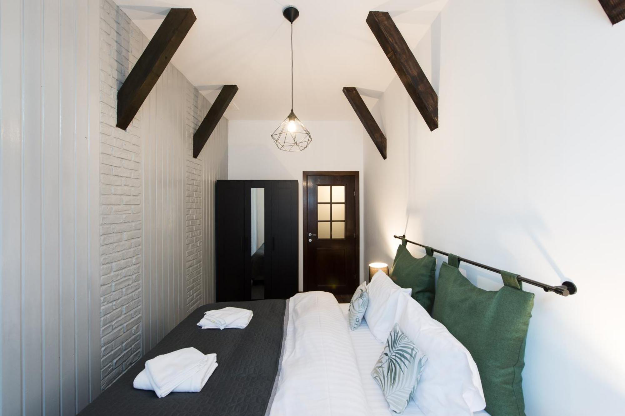 Lovely Brasov Flat With Patio And Mountain Views Braşov Exterior foto
