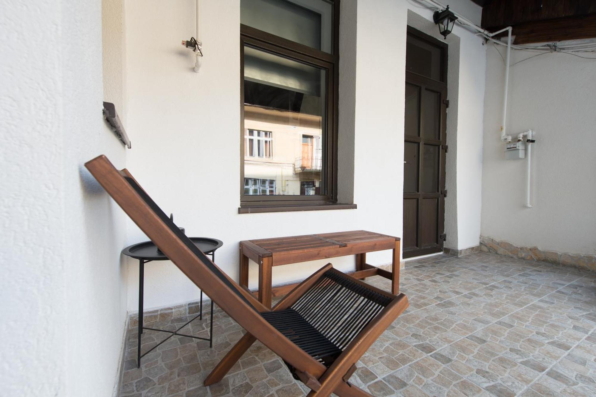 Lovely Brasov Flat With Patio And Mountain Views Braşov Exterior foto