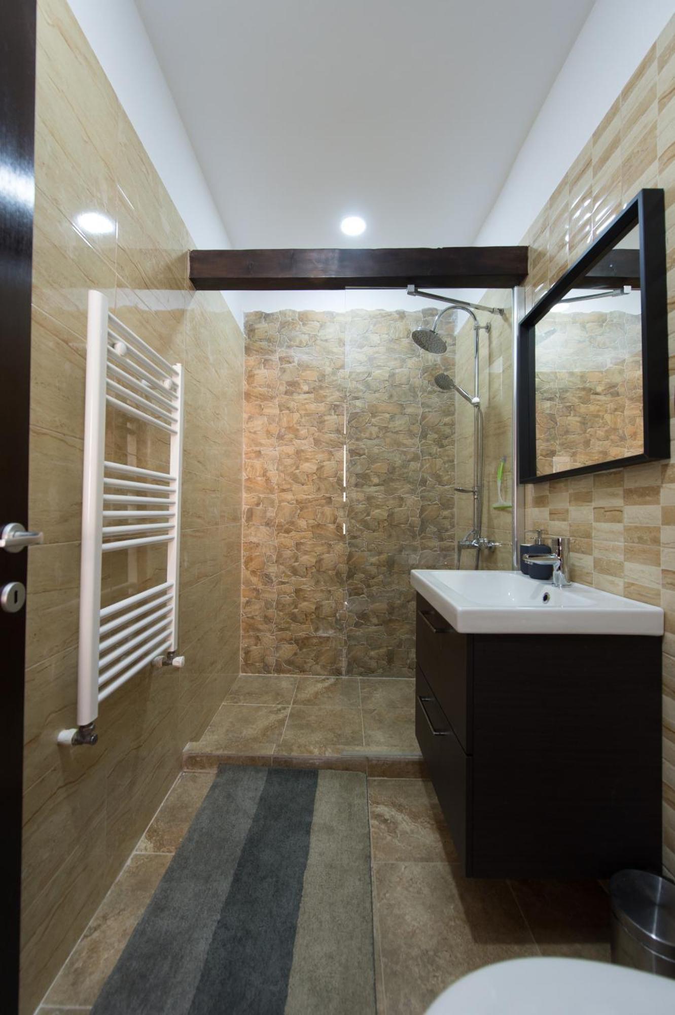 Lovely Brasov Flat With Patio And Mountain Views Braşov Exterior foto