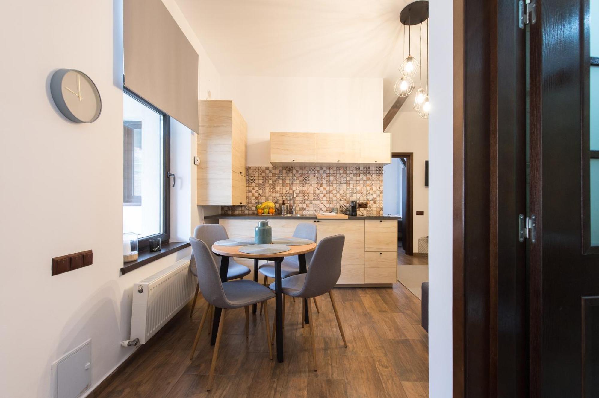 Lovely Brasov Flat With Patio And Mountain Views Braşov Exterior foto