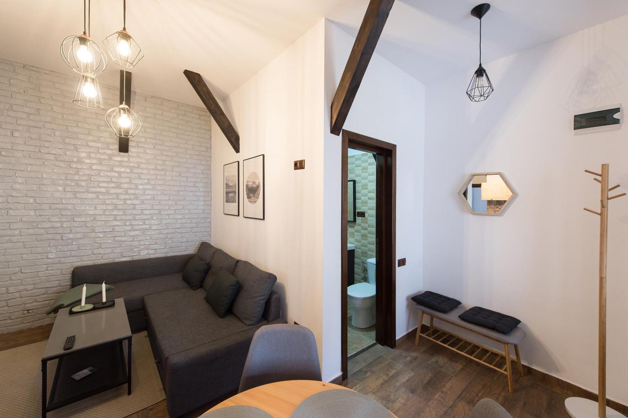 Lovely Brasov Flat With Patio And Mountain Views Braşov Exterior foto