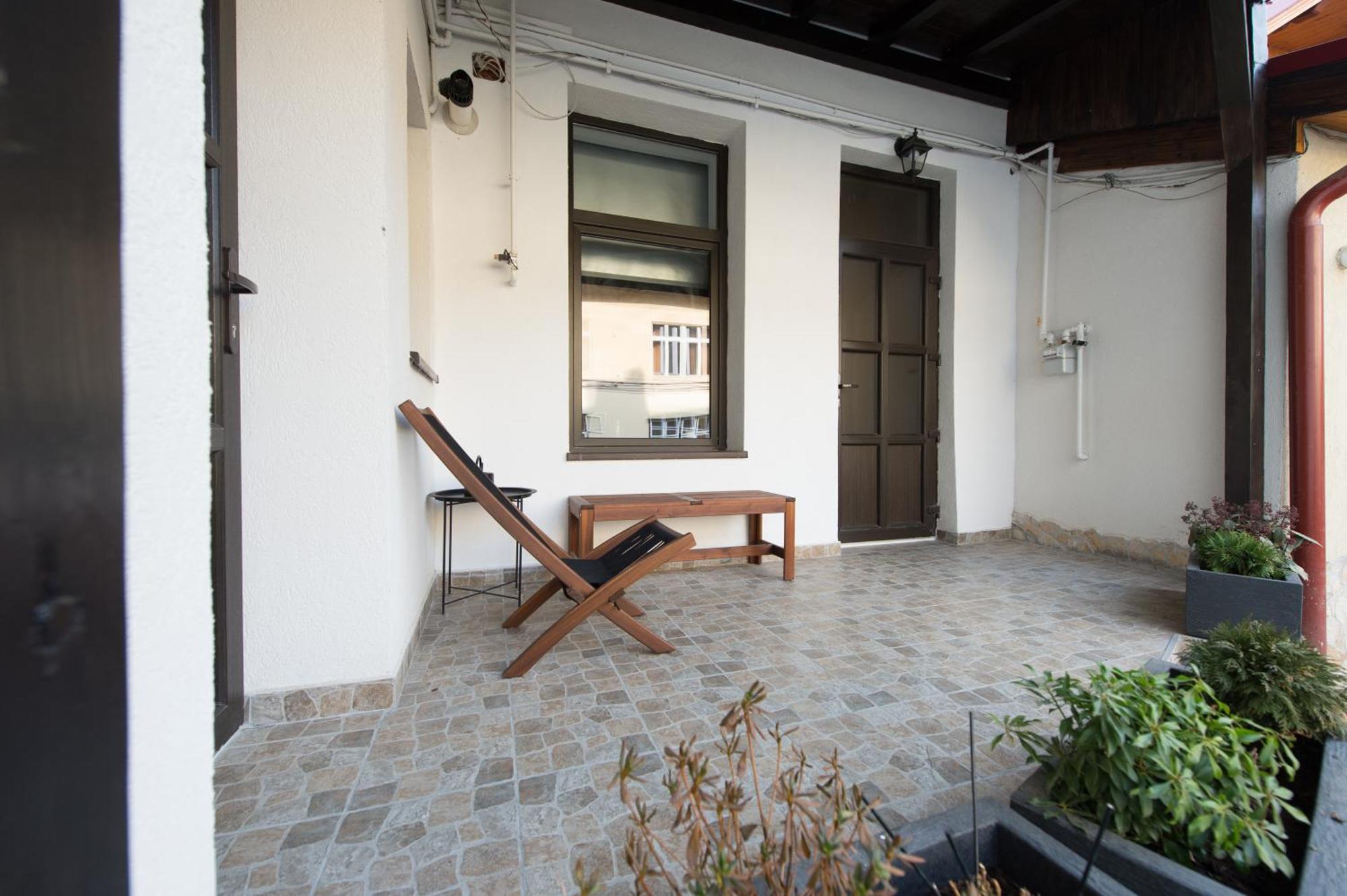 Lovely Brasov Flat With Patio And Mountain Views Braşov Exterior foto