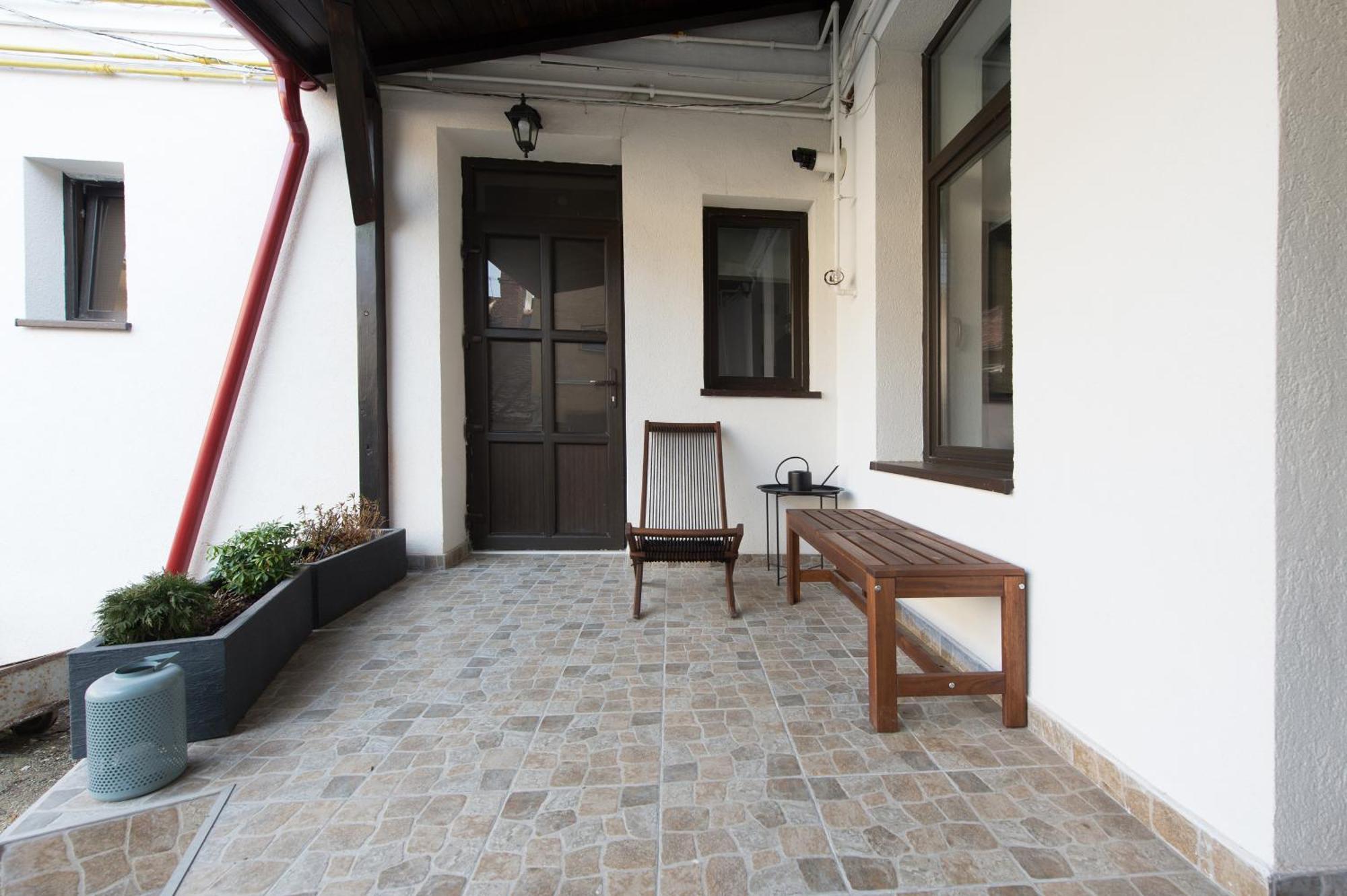 Lovely Brasov Flat With Patio And Mountain Views Braşov Exterior foto