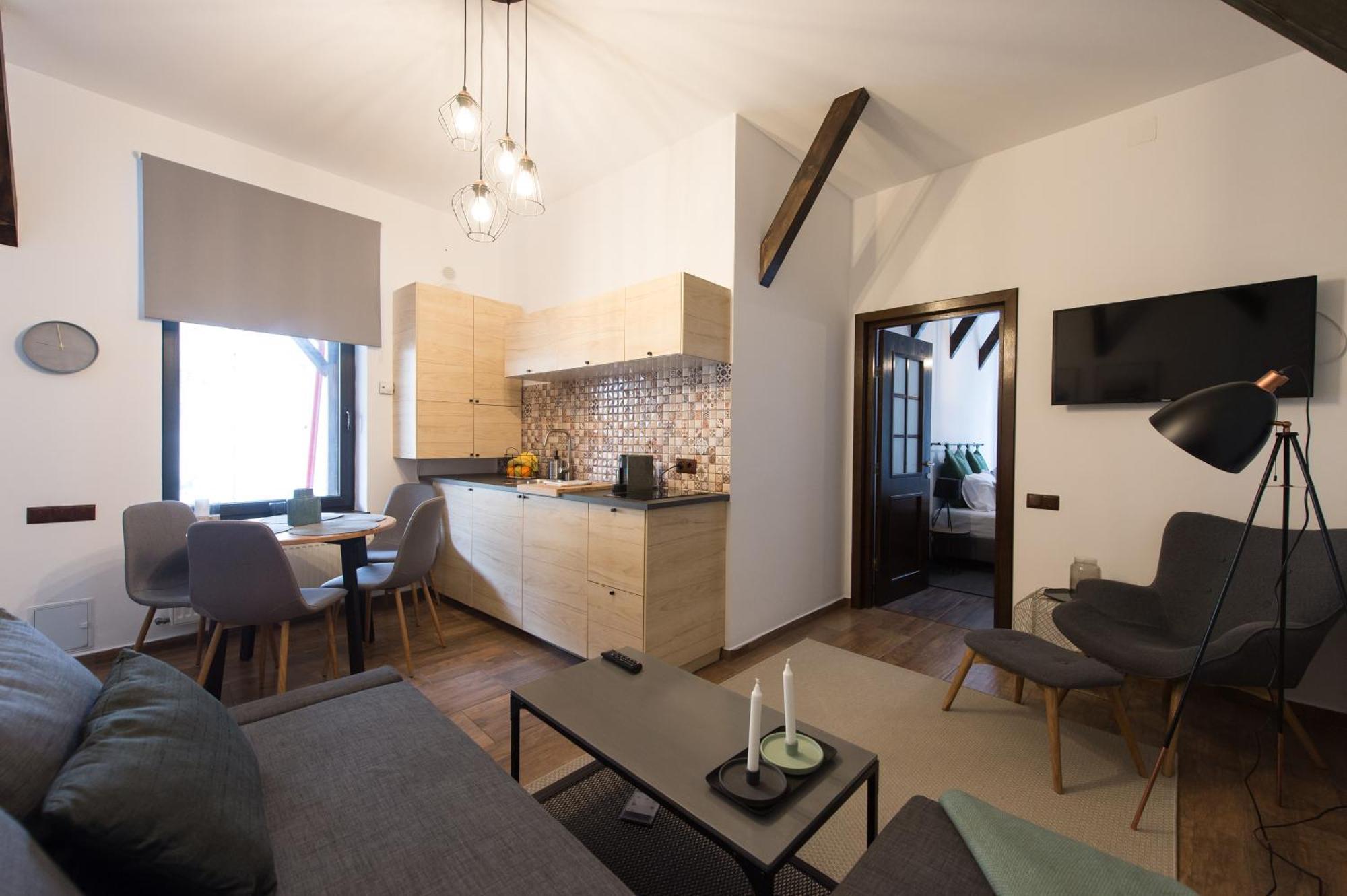 Lovely Brasov Flat With Patio And Mountain Views Braşov Exterior foto