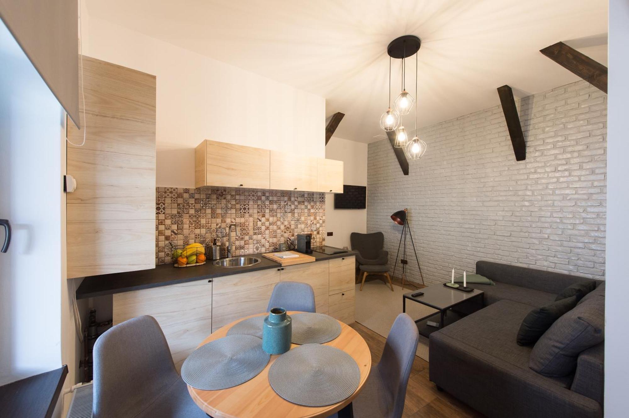 Lovely Brasov Flat With Patio And Mountain Views Braşov Exterior foto