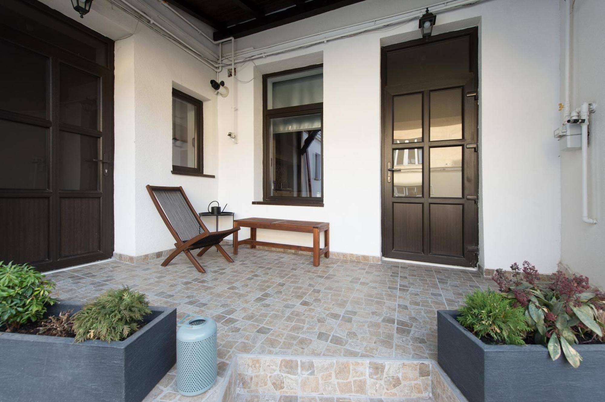 Lovely Brasov Flat With Patio And Mountain Views Braşov Exterior foto