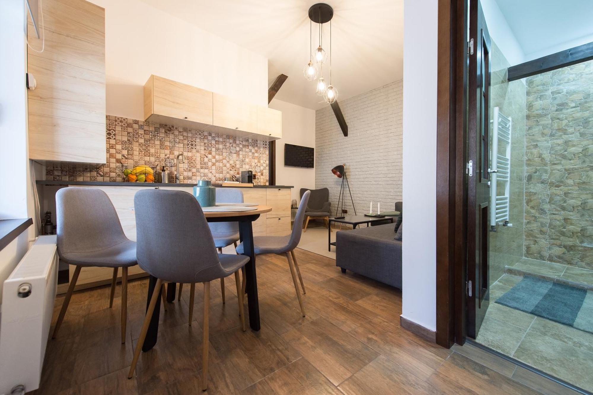 Lovely Brasov Flat With Patio And Mountain Views Braşov Exterior foto