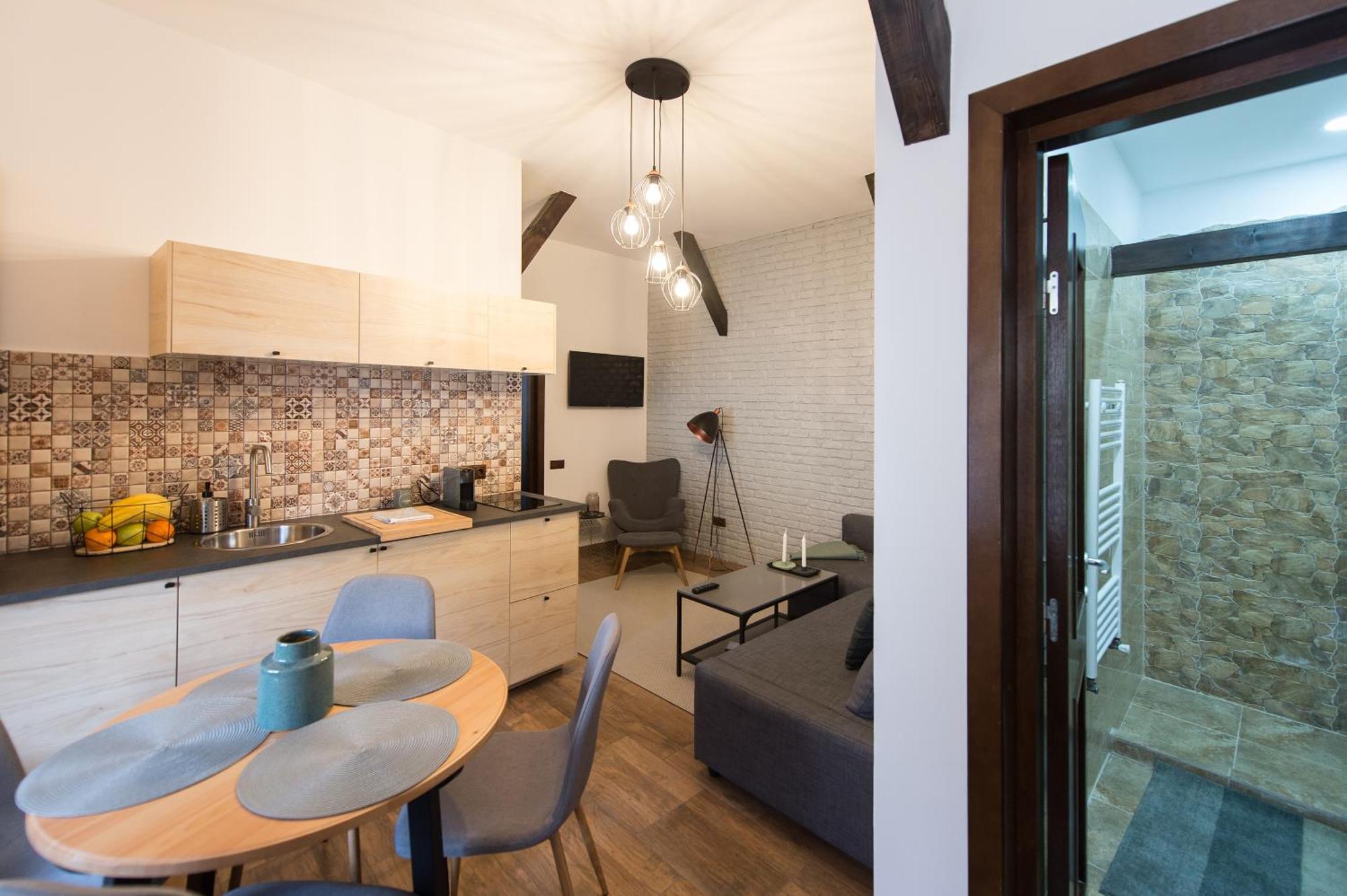 Lovely Brasov Flat With Patio And Mountain Views Braşov Exterior foto