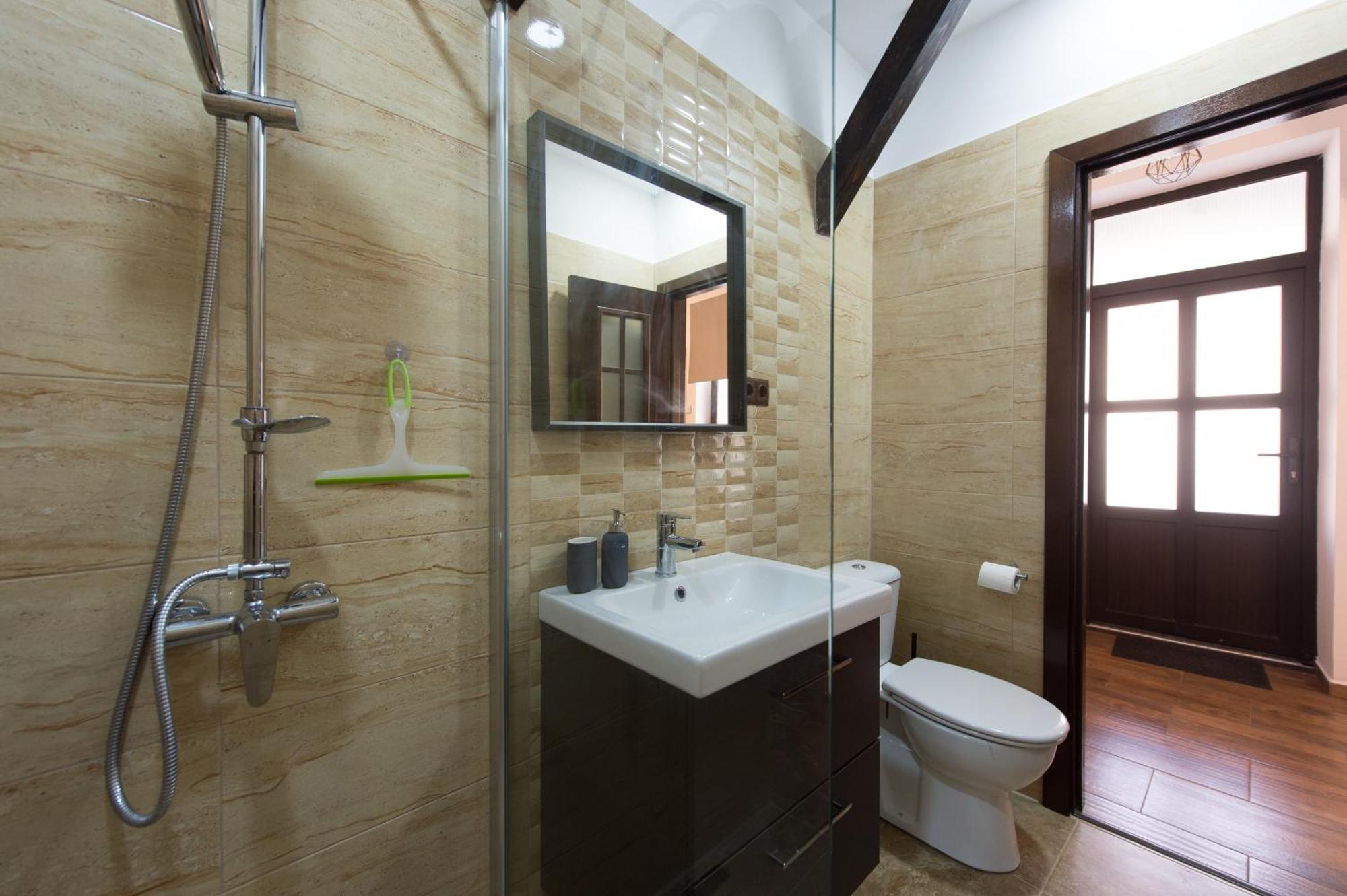 Lovely Brasov Flat With Patio And Mountain Views Braşov Exterior foto