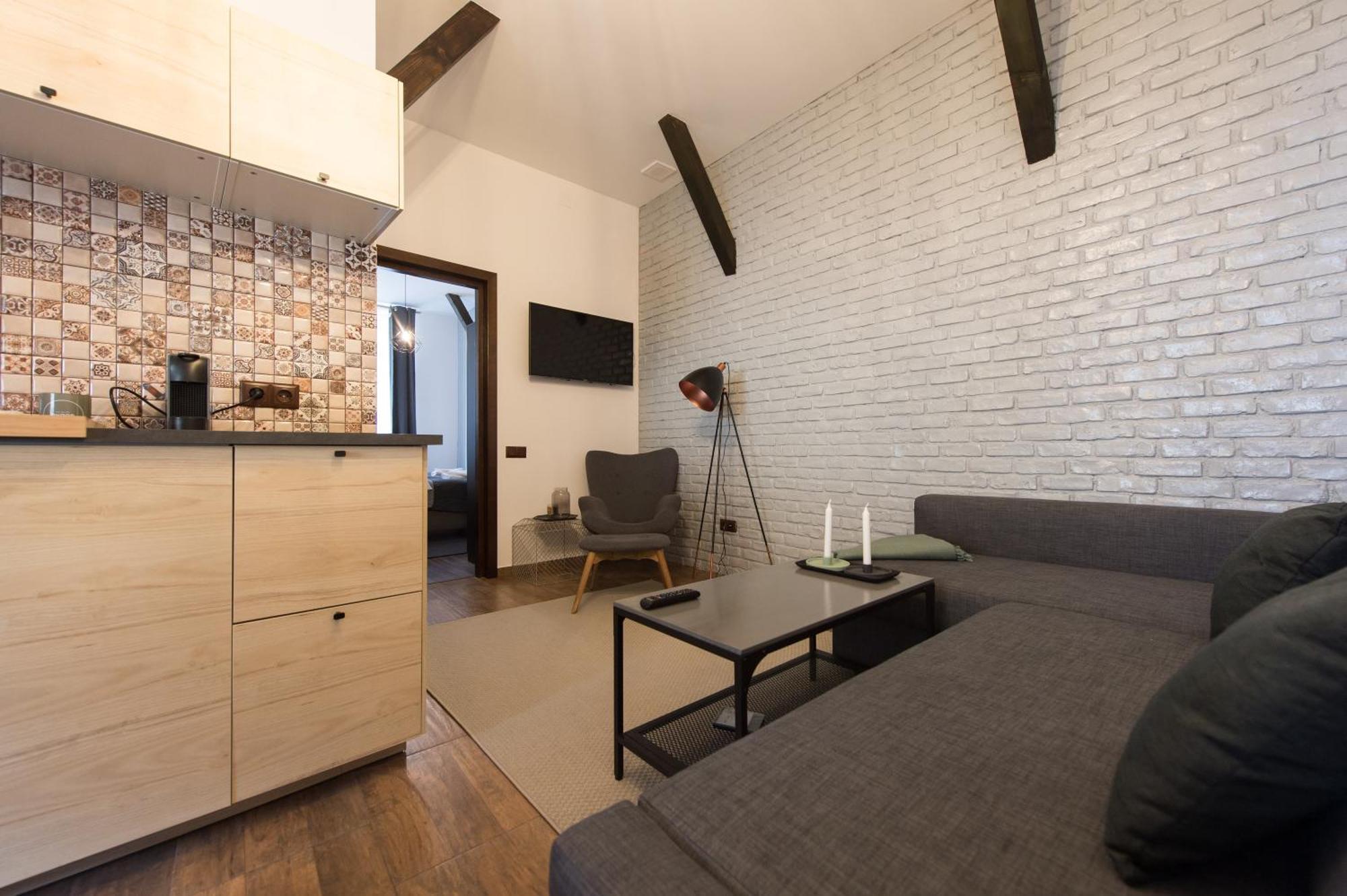 Lovely Brasov Flat With Patio And Mountain Views Braşov Exterior foto