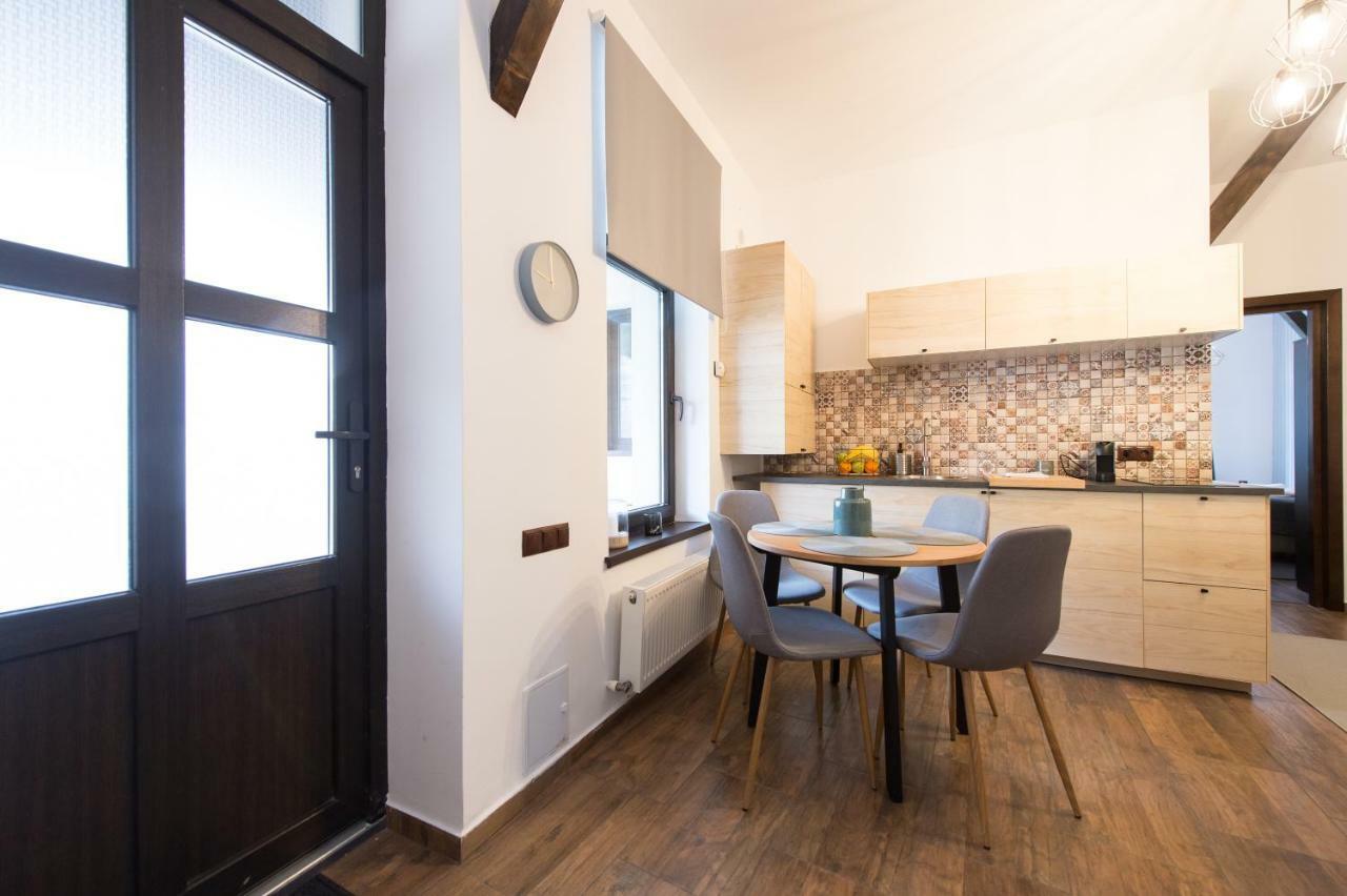 Lovely Brasov Flat With Patio And Mountain Views Braşov Exterior foto